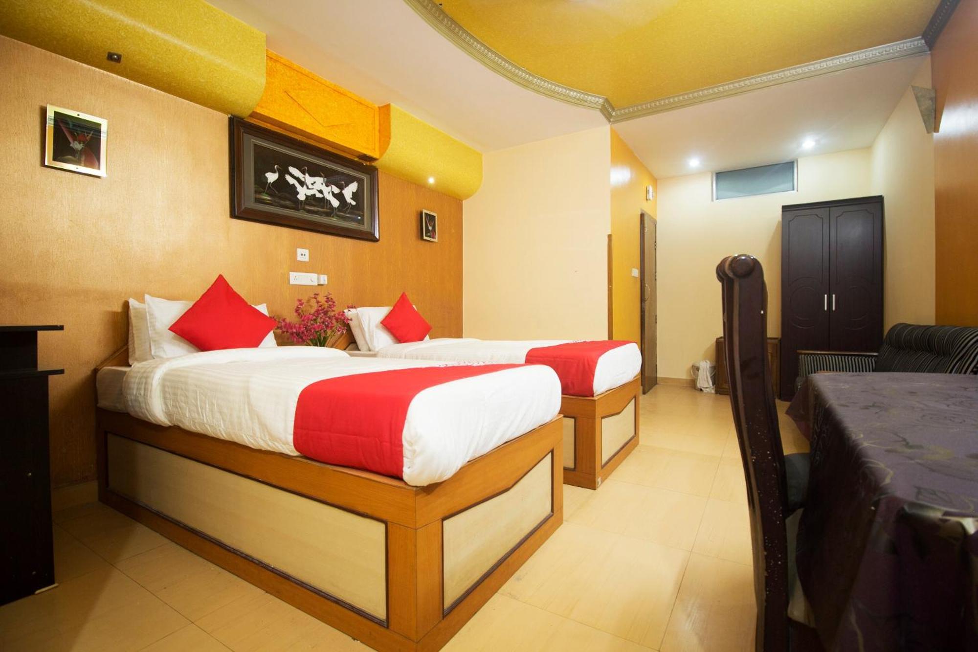 โอโย 16041 โฮเต็ล โกลเดน โมเมนต์ Hotel สิริกุรี ภายนอก รูปภาพ