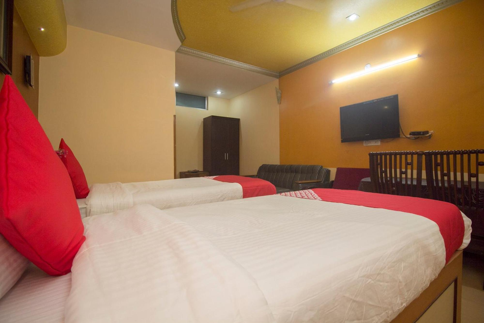 โอโย 16041 โฮเต็ล โกลเดน โมเมนต์ Hotel สิริกุรี ภายนอก รูปภาพ
