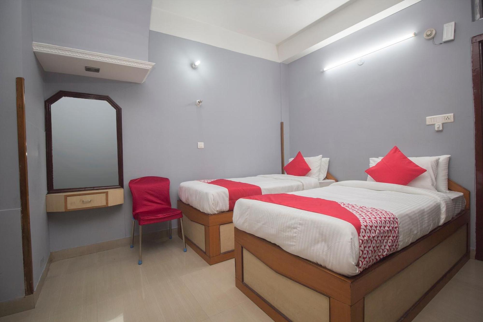 โอโย 16041 โฮเต็ล โกลเดน โมเมนต์ Hotel สิริกุรี ภายนอก รูปภาพ